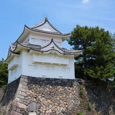 Château de Nagoya, tourelle du site fortifié en été