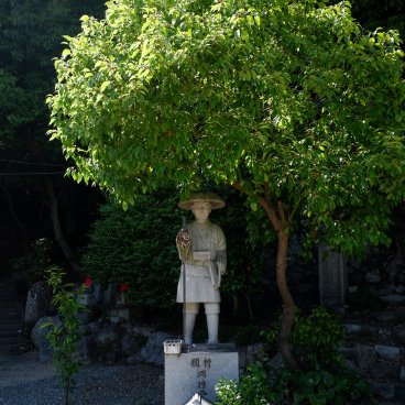 Ishite-ji (Matsuyama, Shikoku), Statue de pèlerin