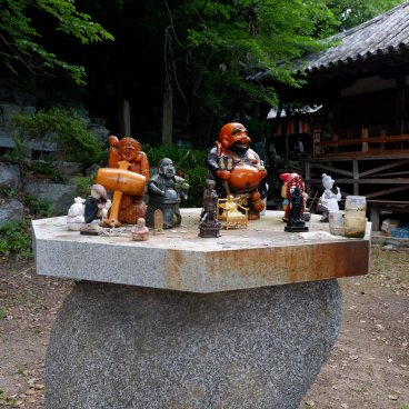 Ishite-ji (Matsuyama, Shikoku), Groupe de statuettes des 7 Dieux du Bonheur