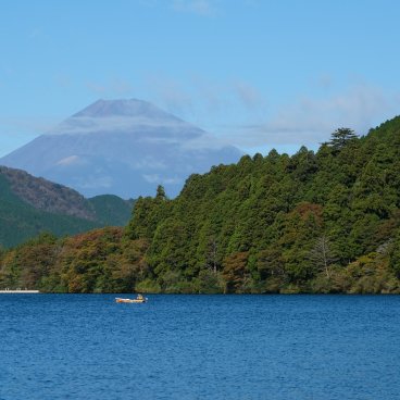 Hakone (Kanagawa), vue sur le Mont Fuji sans neige depuis le lac Ashi à l'automne 2