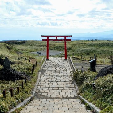 Hakone (Kanagawa), Torii du sanctuaire Mototsumiya au sommet de Komagatake