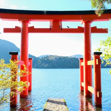 Hakone-jinja (Kanagawa), porte Torii au bord du lac Ashi