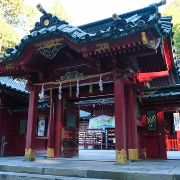 Hakone-jinja (Kanagawa), entrée et pavillons vermillon du sanctuaire