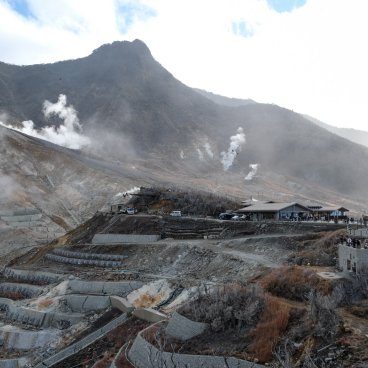 Hakone (Kanagawa), vue du téléphérique sur la vallée volcanique Owakudani 2