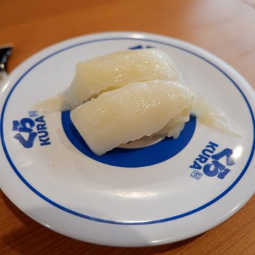 Kura Sushi, Akabane Station East Exit Store (Tokyo nord), sushi au calmar (Squid)