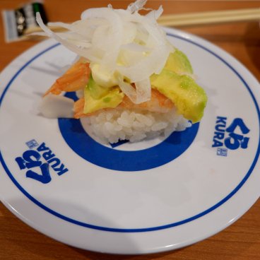 Kura Sushi, Akabane Station East Exit Store (Tokyo nord), sushi crevette avocat (Shrimp Avocado)