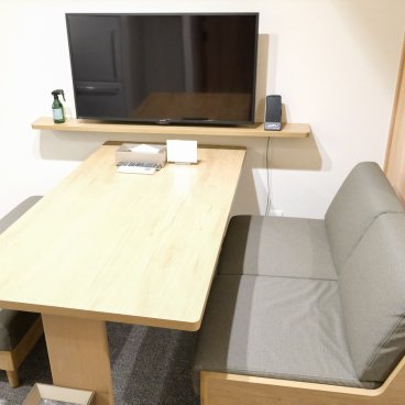 MIMARU Osaka Shinsaibashi North, appart-hôtel familial 1 chambre, espace salle à manger et TV