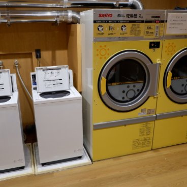 Capsule Inn Osaka (Umeda), laverie automatique de l'hôtel