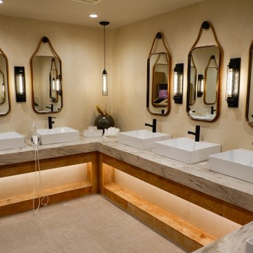 Capsule Inn Osaka (Umeda), l'un des salons de beauté et coiffure pour hommes du spa New Japan Umeda 