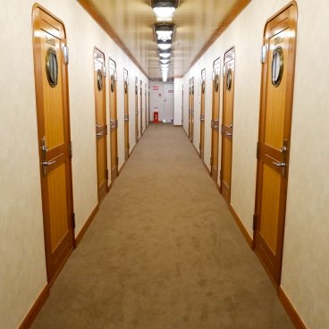 Capsule Inn Osaka (Umeda), couloir des chambres privatives