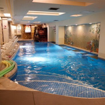 Capsule Inn Osaka (Umeda), piscine intérieure du spa New Japan Umeda 