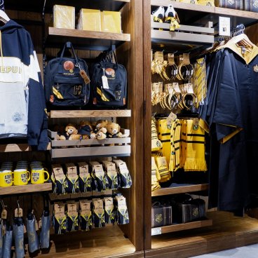 Harry Potter Shop Harajuku (Tokyo), rayons dédiés à la maison Poufsouffle (Hufflepuff en anglais)
