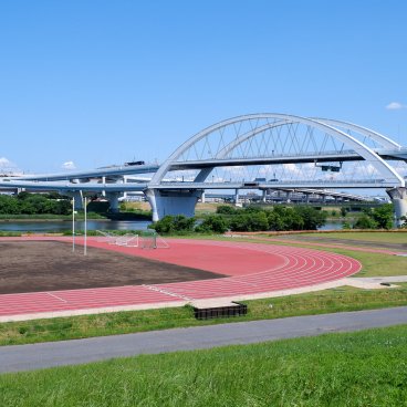 Berges Arakawa Dote (Tokyo), piste d'athlétisme