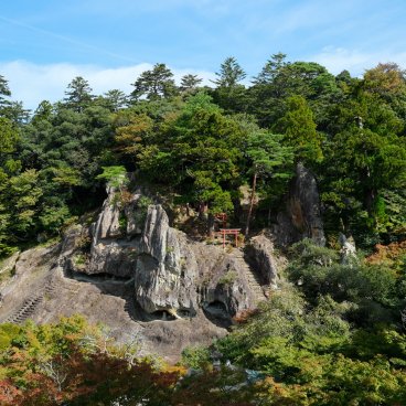 Nata-dera (Ishikawa), Vue d'ensemble sur Kigan Yusenkyo et les torii du sanctuaire Inari