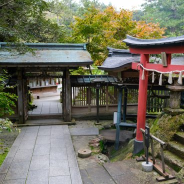 Nata-dera (Ishikawa), Portail torii à l'entrée du sanctuaire Inari-sha
