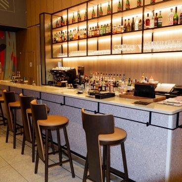 YOTEL Tokyo Ginza (Shinbashi), bar du restaurant Komyuniti