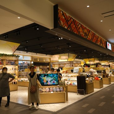 Haneda Airport Garden (Tokyo), magasin de souvenirs du Japon