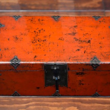 Musée d'Artisanat folklorique japonais (Mingeikan, Tokyo), Boîte laquée rouge