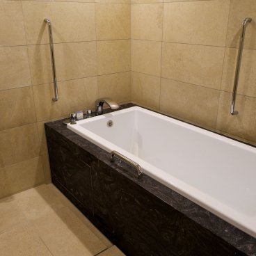 Authent Hotel Otaru (Hokkaido), salle de bains de la chambre Premium Authentic Suite