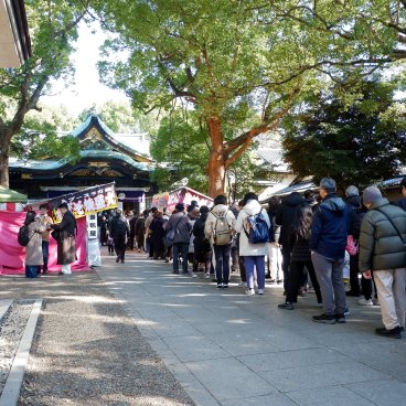 Oji-jinja (Tokyo), file d'attente 1ère prière au sanctuaire de l'année 2026
