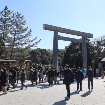Ise Jingu, torii du pont Ujibashi au sanctuaire intérieur Naiku (Kotai-jingu) pendant Kenkoku-kinen-sai, le 11 février