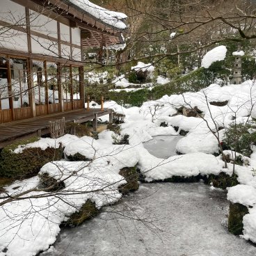Kyoto sous la neige, paysage de temple et jardin blancs