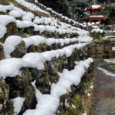 Otagi Nenbutsu-ji (Arashiyama, Kyoto), statues Rakan du temple sous la neige en hiver