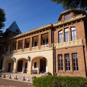 Parc Komaba (Tokyo), Vue sur la galerie du bâtiment de style occidental Yokan