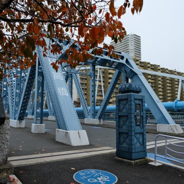 Oyoko-gawa (Tokyo), balade au bord de l'eau et pont Shintaka-bashi