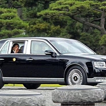 Palais impérial de Tokyo, sortie de l'Empereur Naruhito en voiture
