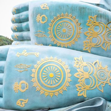 Nanzo-in (Sasaguri, Fukuoka), symboles bouddhistes sur les plantes des pieds du grand Bouddha couché Shakanehan-zo