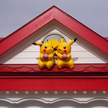 PokéPark Kanto (Tokyo), Couple de Pikachu sur un fronton à Bourg-les-Joncs