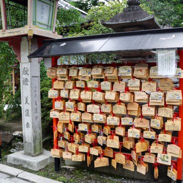 Yasui Kompiragu (Kyoto), Plaques votives ema déposées au sanctuaire