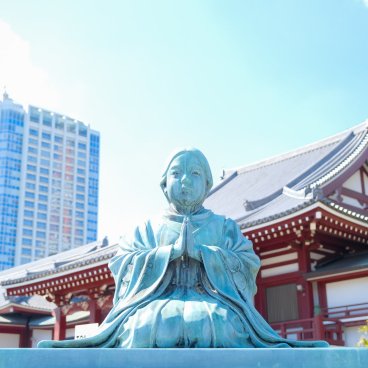  Zojo-ji à Tokyo, statue de Honen enfant priant