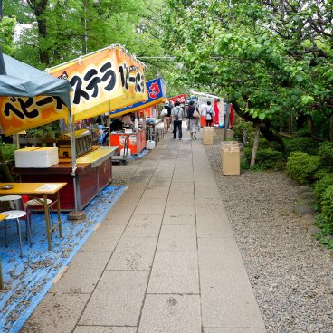 Golden Week au Japon, stands Yatai pour le Fuji Matsuri au Kameido Tenjin à Tokyo