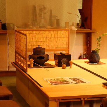 Nagaokakyo (Kyoto), Service pour cérémonie du thé à la boutique Shop & Gallery Chikubuen 