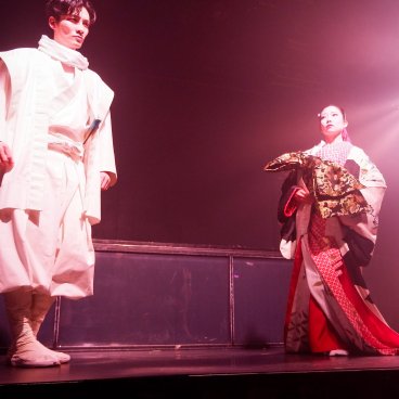 Ninja + Kabuki Tokyo (Shinjuku), Le ninja blanc Dragon et la courtisane