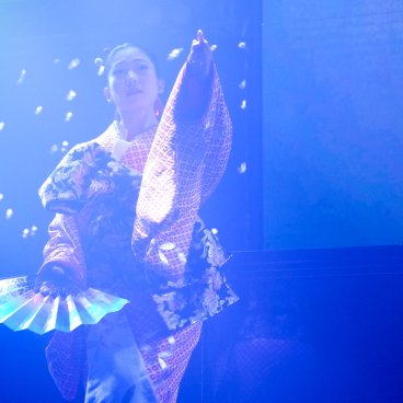 Ninja + Kabuki Tokyo (Shinjuku), Courtisane exécutant une danse nihon buyô