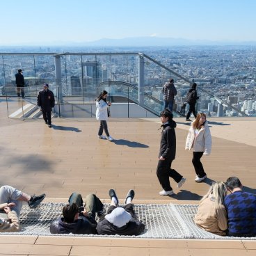 Couchettes suspendues de l'observatoire Shibuya Sky (Scramble) de jour avec vue Mont Fuji