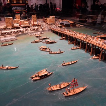 Musée Edo-Tokyo, reconstitution du pont Nihonbashi et activité fluviale à l'époque
