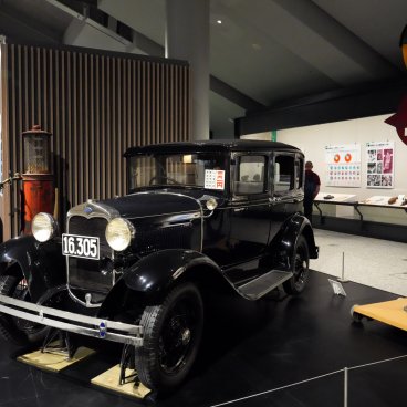 Musée Edo-Tokyo, exposition d'une ancienne voiture