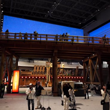 Musée Edo-Tokyo, vue sur la reconstitution monumentale du pont de Nihonbashi