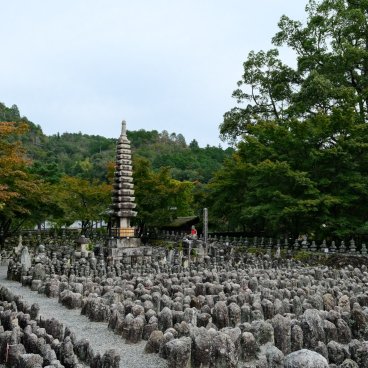 Arashiyama (Kyoto), cimetière du temple Adashino Nenbutsu-ji