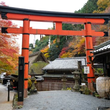 Arashiyama (Kyoto), Ichi no Torii du sanctuaire Atago-jinja sur la route préservée Saga Toriimoto