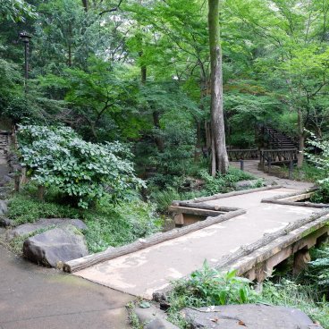 Azabu-Juban (Tokyo), Ponts et forêts du parc mémorial Arisugawa-no-miya à Minami-Azabu