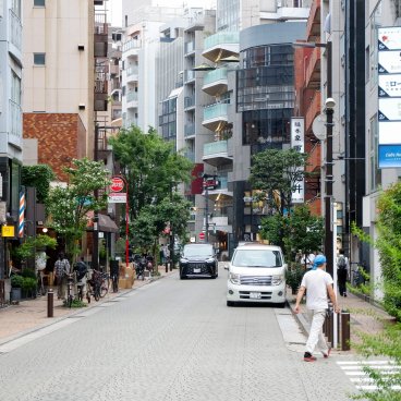 Azabu-Juban (Tokyo), Vue sur une rue commerçante d'Azabu-Juban
