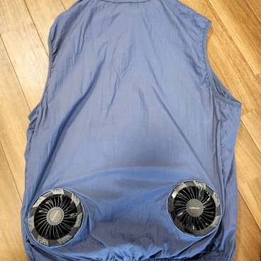 Chaleur en été au Japon, exemple de veste à ventilation intégrée