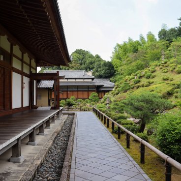 Chishaku-in (Kyoto), Vue sur la colline aux azalées et le pavillon Daisho-in