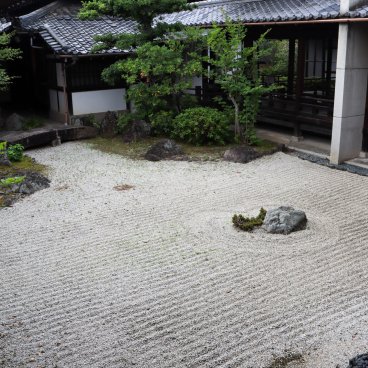 Chishaku-in (Kyoto), Jardin sec dans l'enceinte du temple