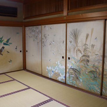 Chishaku-in (Kyoto), Portes fusuma peintes de motifs d'oiseaux et de fleurs